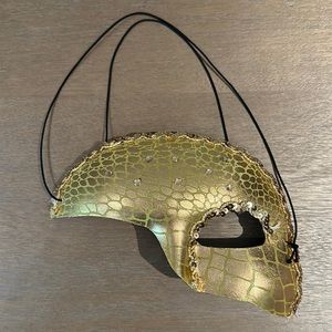 Elegant Gold Masquerade Mask